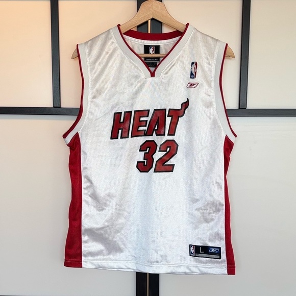 Vintage Reebok Miami Heats O’Neill #32 white jersey. YOUTH BOY SIZE LARGE